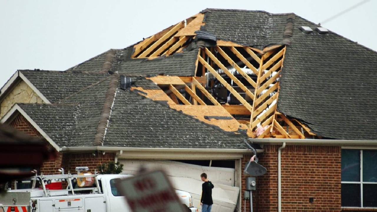 damage roofing